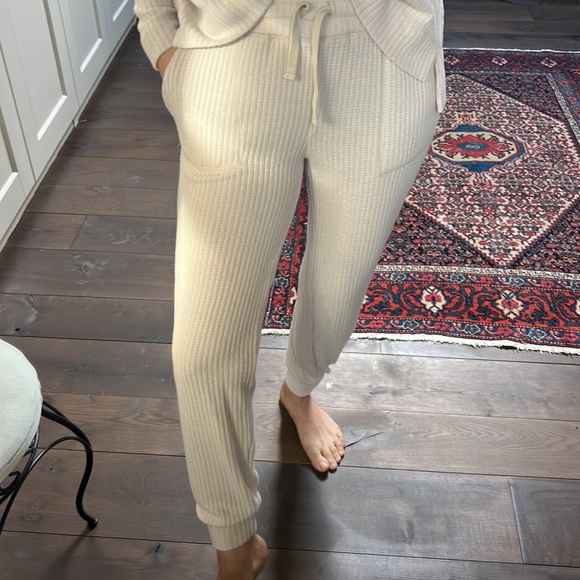 Gorgeous super soft waffle knit jogger set from Splendid - Picture 5 of 9